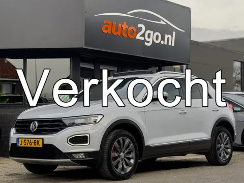 Volkswagen T-Roc 1.5 TSI AUT7 150PK PANODAK NAVI CAMERA DIGI-DASH APPLE-CARPLAY LED LMV PDC