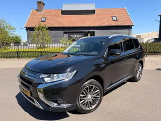 Mitsubishi Outlander 2.4 PHEV 240PK AWD PURE PLUG IN HYBRIDE CAMERA CARPLAY LED-XENON