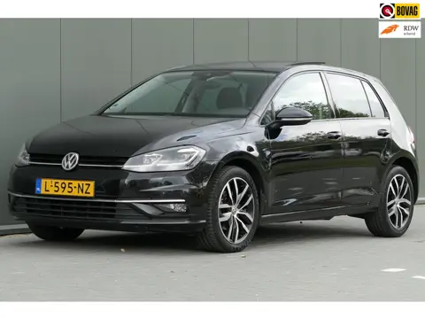 Volkswagen Golf 1.5 TSI Highline Business R Panorama Virtual Stoelverwarming