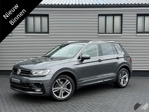 Volkswagen Tiguan 1.4 TSI Highline Business R |Pano|Trekhaak|ACC|