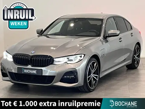 BMW 3-serie 320e Business Edition Plus | M Sport | LED | Parkeersensoren voor, achter en achteruitri