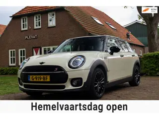 Mini Clubman 1.5 Cooper Business Edition Aut. | Panorama | Sportstoelen | Harman-Kardon | Engelse Ac