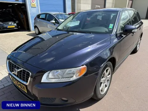 Volvo V70 2.4 D5 Kinetic Automaat 1e eigenaar 2008 APK nov-2026 100% Volvo Dealer onderhouden met LE