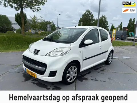 Peugeot 107 1.0-12V Millesim 200