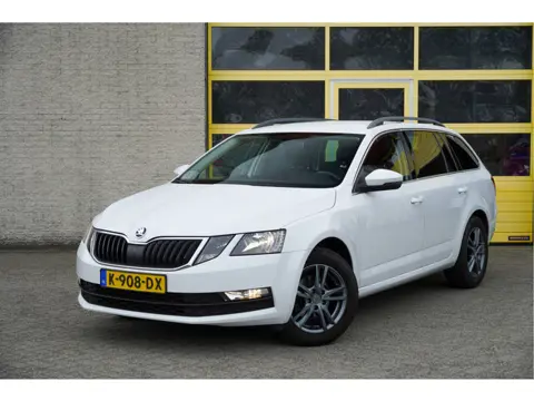 Škoda Octavia Combi 1.5 TSI 150PK! Automaat Business Edition BJ2020 Lmv 16" | Led | Pdc | Trekhaak |