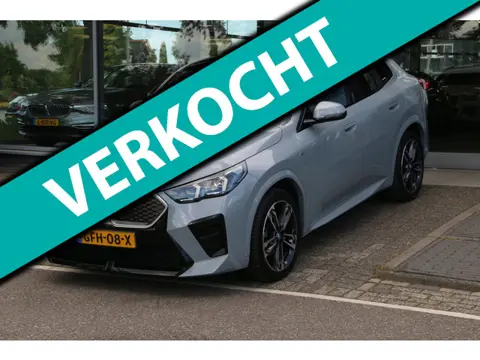 BMW IX2 EDrive20 67 kWh M-PAKKET NL-AUTO NAP PANO-DAK!