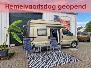 Pössl VIVARO 1.9DTI 2.9T L2H2 fabrieksafwerking 4 gordels Buscamper .   .
