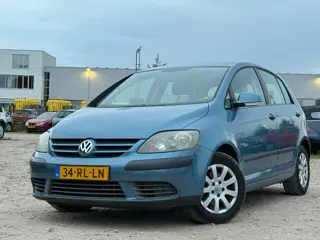 Volkswagen Golf Plus 1.6 FSI Comfortline/ LAAG KM/ ZOMER BLAUW/ TREKHAAK