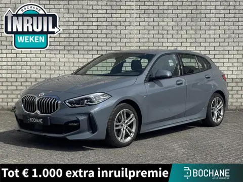 BMW 1-serie 118i Business Edition | Apple CarPlay / Android Auto | Achteruitrijcamara | M pakket |