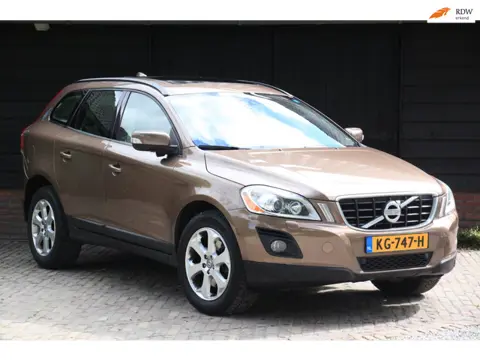 Volvo XC60 3.0 T6 AWD Momentum Panorama,Elek-dak/Xenon/Leer/Parkeersensor v,a