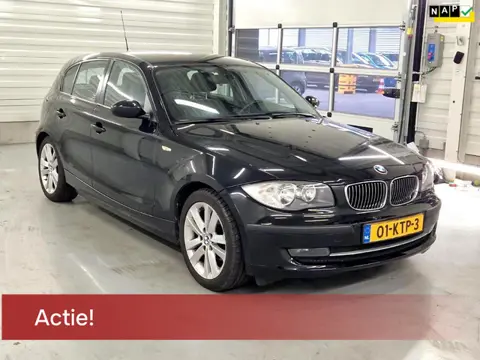 BMW 1-serie 116i TIJDELIJKE ACTIE: NU €500 KORTING - DEZE WEEK! Airco Leder Nw APK Cruisecontrol Vel