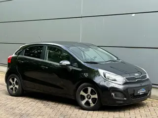 Kia Rio 1.2 CVVT Design Edition | LED | Airco | Cruise | Stuurbed | Park Sensor | Start/Stop | LMV |