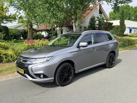 Mitsubishi Outlander 2.0 PHEV 203PK Prestige•Automaat•Leder