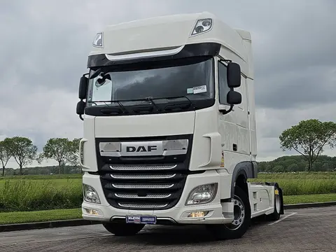 DAF XF 480 ssc small roof dam.