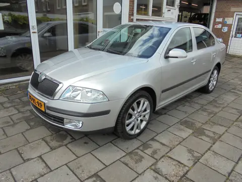 Škoda Octavia 1.6 Ambiente Airconditioning, Cruise Controle, Parkeersensoren