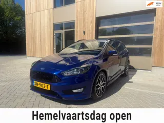 Ford Focus Wagon 1.5 Titanium ST-Line 5DRS|AUTOMAAT|Clima|Parkeersensoren|Stoelverwarming|Stuurverwa