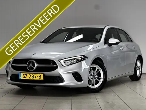 Mercedes-Benz A-Klasse 200 Advantage /AUTOMAAT! /Camera /LED Koplampen /Zwarte Hemel! /Lane Assist /