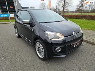 Volkswagen Up! 1.0 move up! black edition airco