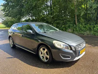 Volvo V60 1.6 T3 | Momentum | Clima | Cruise | APK 03-2027