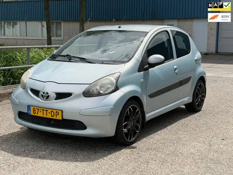 Toyota Aygo 1.0-12V + Automaat! Airco! 5DRS 1 jaar APK!