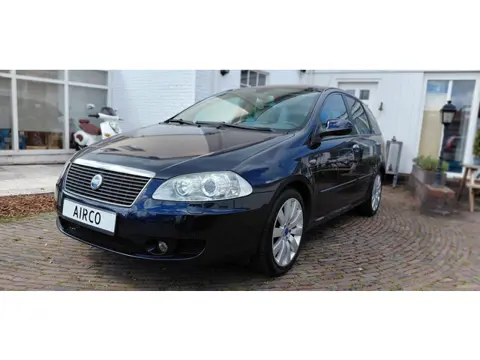 Fiat Croma 2.2-16V Emotion in excellent mooie conditie, Leder / Navi / Isofix / Xenon / koude airco