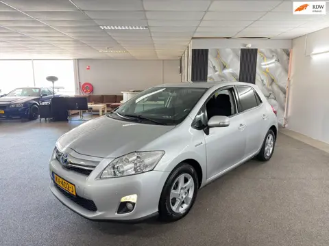 Toyota Auris 1.8 Full Hybrid Aspiration,Clima,Cruise control,Parksensor,N.A.P,Lm velgen,Trekhaak,2 s