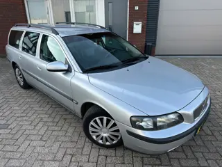Volvo V70 2.4 / Leder / Airco / MF Stuur