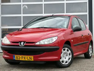 Peugeot 206 1.1 XR 60pk | Centrale vergrendeling met afstandsbediening | MP3 aansluiting | Multimedi