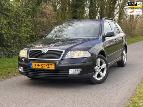 Skoda Octavia Combi 1.6 FSI Elegance | Airco + Cruise control Nu € 1.450,- !!!