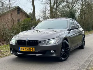 BMW 3-serie 320i High Executive | Pano + Leder + Navi + Automaat Nu € 11.975,-!!!