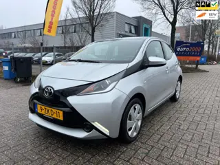 Toyota Aygo 1.0 VVT-i x-play - Cruisecontrole - Camera - Nap