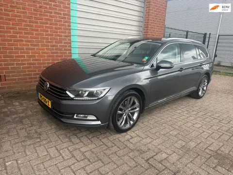 Volkswagen Passat Variant 2.0 TDI Highline Business R Automaat Bj:2017