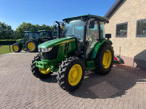 John Deere 5067E