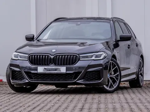 BMW 5 Serie Touring 530e xDrive M-SPORT ** LASER, LEDER, PANORAMA, TREKH, SOPHISTO GRAU ** € 35.000,