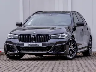 BMW 5 Serie Touring 530e xDrive M-SPORT ** LASER, LEDER, PANORAMA, TREKH, SOPHISTO GRAU ** € 35.000,