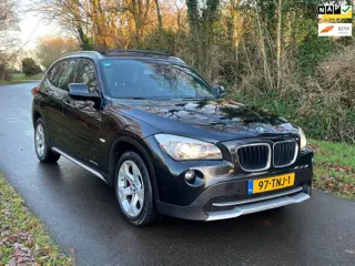 BMW X1 SDrive20d Business | Dealeronderhouden | Orgineel Nederlands | Camera | Navi | Pano | Leder |