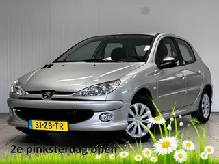 Peugeot 206 1.4 Forever/ D-Riem Verv 170.000KM!/ AIRCO!/ Trekhaak/ 5-Deurs/ C.V.Afstand/ Radio-CD/ E
