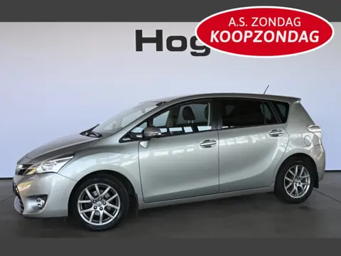 Toyota Verso 1.6 VVT-i Business Clima Cruise control Navigatie Pdc Stoelverwarming Trekhaak Inruil M