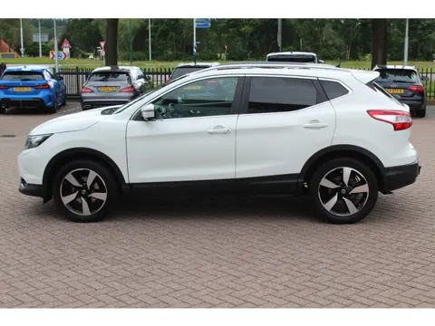 Nissan QASHQAI 1.2 Connect Edition / Trekhaak / 360Camera / Panoramadak / Keyless / Navigatie / 17''