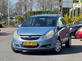Opel Corsa 1.4 | APK 19-02-2027 | Airco | Cruise control | 2 sleutels | Elektrische ramen en spiegel
