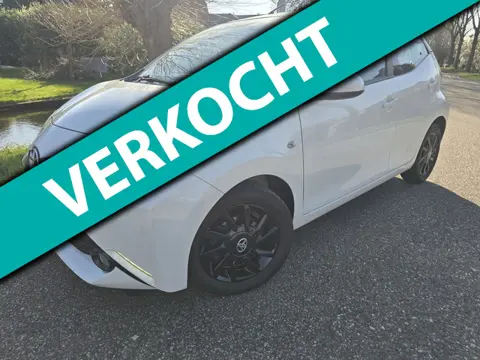 Toyota Aygo 1.0 VVT-i x-play/Airco/Navi/5drs