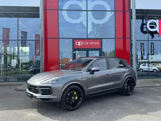 Porsche Cayenne 3.0 E-Hybrid | Panorama | Luchtvering | Bose | Dodehoek sensor | Stoel ventilatie | 