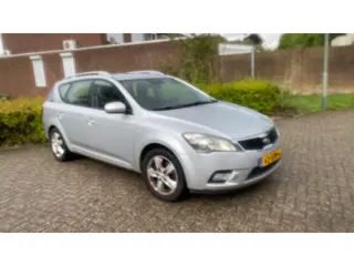 Kia Cee'd Sporty Wagon 1.4 CVVT Navigator Plus Pack
