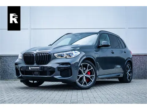 BMW X5 xDrive45e M-Sport Dravitgrau Skylounge / Bowers & Wilkins / Achteras sturing / Individual / A
