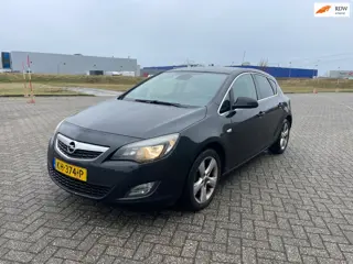Opel Astra 1.4 Turbo| Zwart| APK |