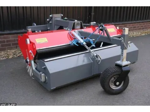 Eurotrac Veegmachine met hydraulische opvangbak 150cm