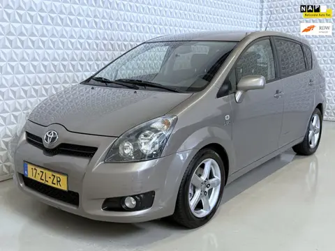 Toyota Verso 2.2 D-4D Luna APK/AIRCO/CRUISE/NAVI/TREKHAAK (2008)