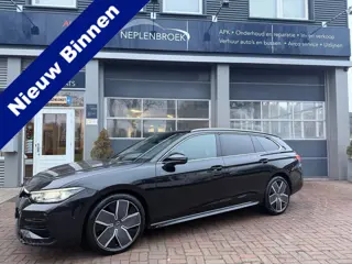 Volkswagen Passat Variant 1.5 eTSI R-Line Edition 150pk | Pano | IQ.Light | ACC | Ergo active + mass