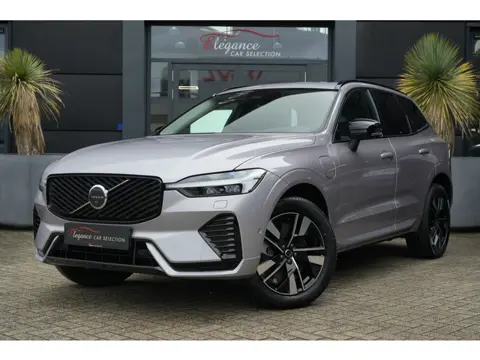Volvo XC60 2.0 T8 Plug-in hybrid AWD Plus Dark 455pk Panoramadak/HarmanKardon/Trekhaak
