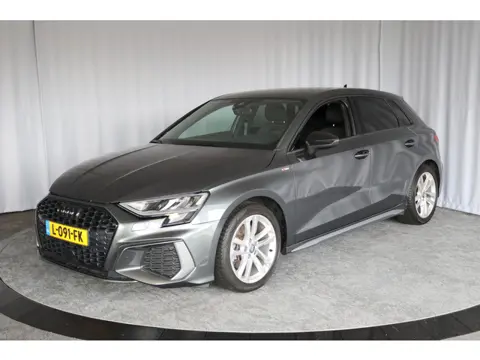 Audi A3 Sportback 35 TFSI S edition, Keyless, ACC, Trekhaak, Camera, Virtual Cockpit